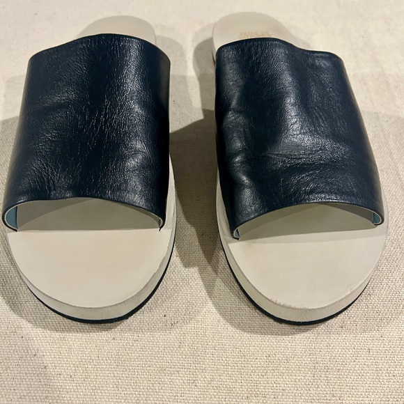 France’s Valentine Black leather cloud slide sandals size 9.5 B - Picture 4 of 16